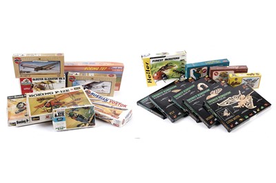 Lot 201 - A collection of model kits from Airfix and other makers