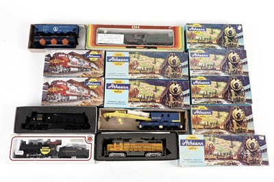 Lot 86 - A selection of HO-gauge model trains and rolling stock