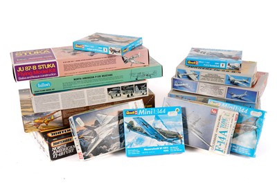 Lot 97 - A collection of model kits from various makers