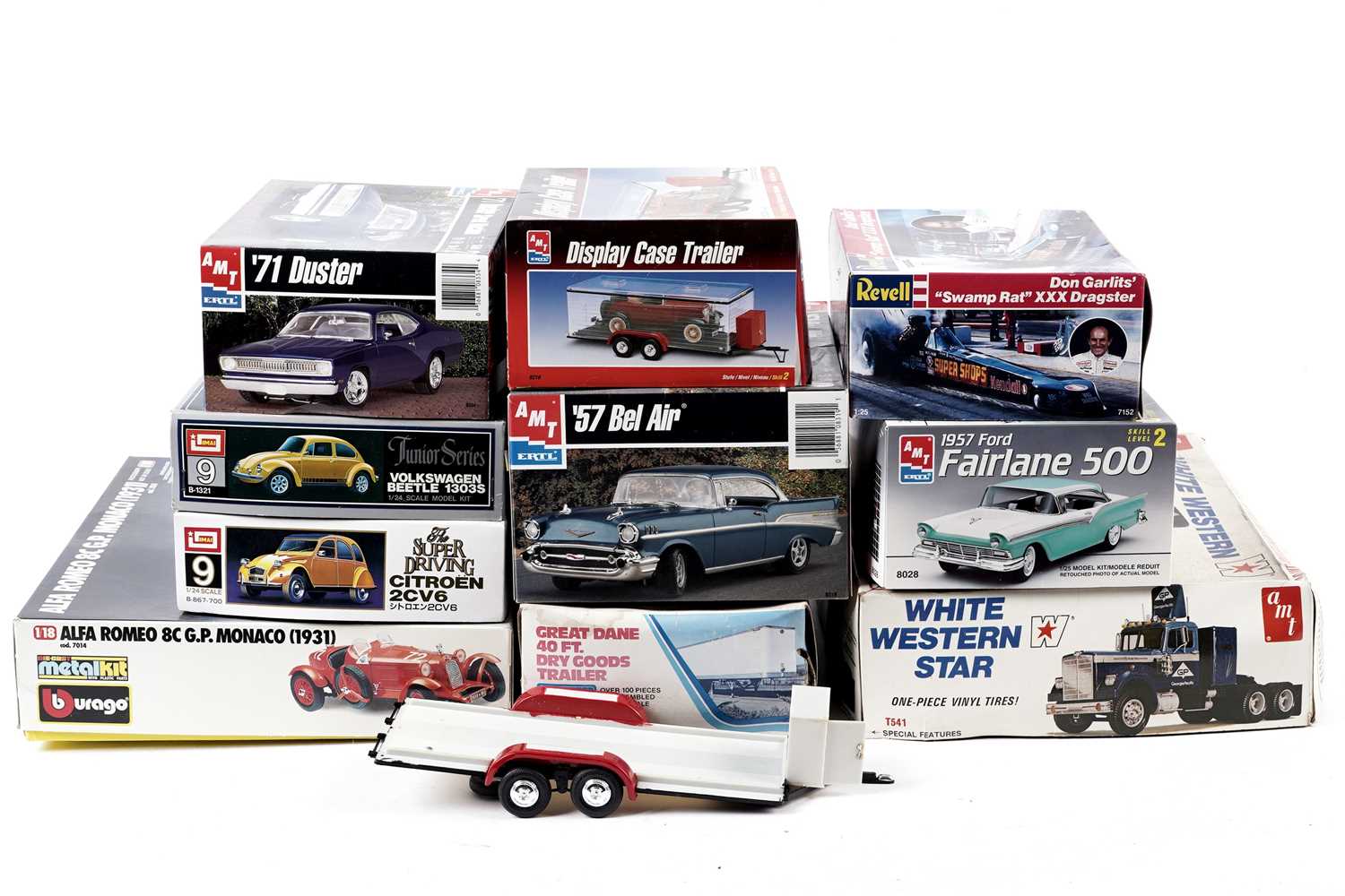 Model Kit List Lot 99 - A collection of model kits from various