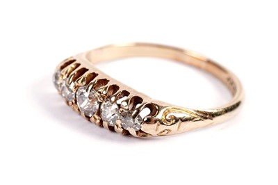 Lot 548 - An Edwardian five-stone diamond ring