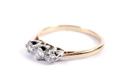 Lot 550 - A diamond three-stone ring