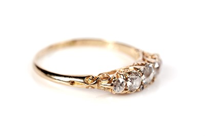 Lot 1081 - A late Victorian five stone diamond ring