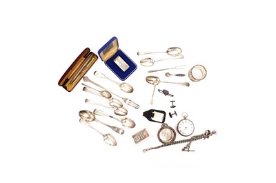 Lot 769 - A selection of silver items