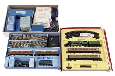 Lot 78 - A collection of Hornby railway models; and trackside accessories