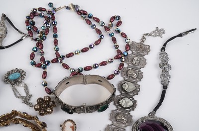 Lot 577 - Antique and Modern period costume jewellery
