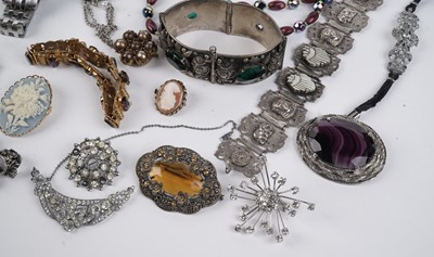 Lot 577 - Antique and Modern period costume jewellery