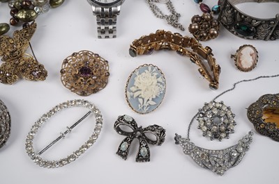 Lot 577 - Antique and Modern period costume jewellery