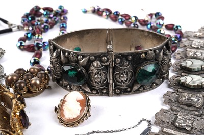 Lot 577 - Antique and Modern period costume jewellery