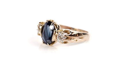 Lot 1246 - A sapphire and diamond ring