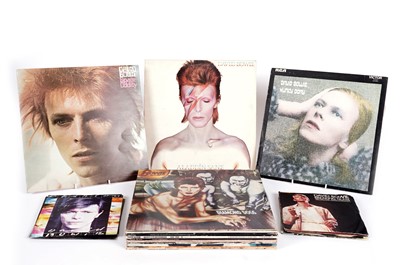 Lot 564 - A collectors' bundle of David Bowie LPs, 12" singles and 7" singles