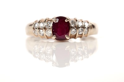 Lot 1086 - A ruby and diamond ring