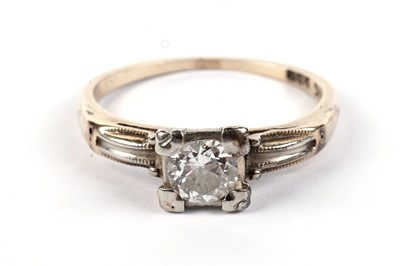 Lot 628 - A diamond solitaire ring