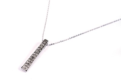 Lot 419 - A diamond pendant necklace