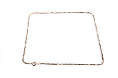 Lot 586 - A gold box link necklace