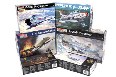 Lot 106 - A selection of military aircraft model constructor kits