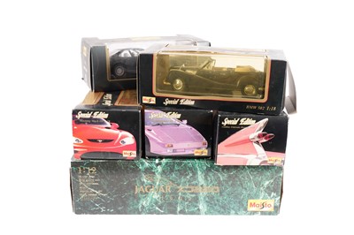 Lot 252 - A selection of Maisto diecast model cars