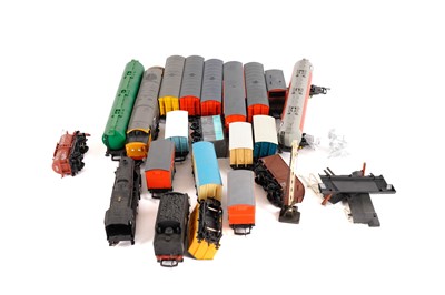 Lot 81 - A selection of Hornby 00-Gauge railway models