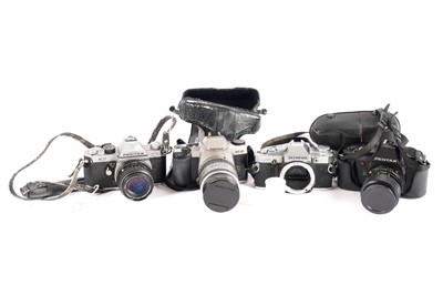 Lot 339 - A selection of cameras from various makers