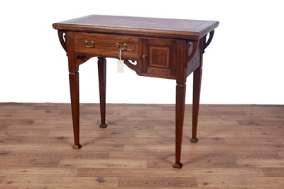 Lot 18 - An early 20th Century mahogany and satinwood banded writing desk