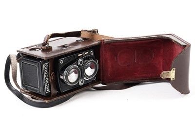 Lot 346 - A Microcord TLR camera