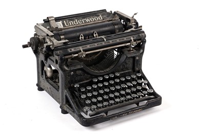 Lot 431 - A vintage Underwood 10 Standard typewriter