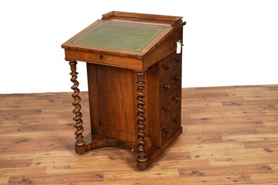 Lot 15 - An early 20th Century walnut davenport