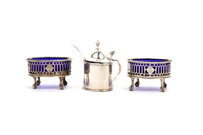 Lot 1545 - A pair of George III silver salts; and mustard pot with Fiddle spoon