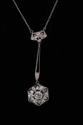 Lot 1116 - An Edwardian diamond pendant