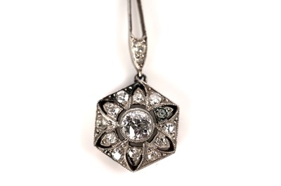 Lot 1116 - An Edwardian diamond pendant