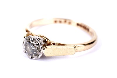 Lot 215 - A solitaire diamond ring