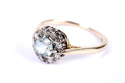 Lot 223 - An aquamarine and diamond cluster ring