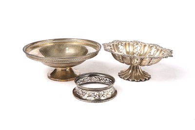 Lot 1528 - A George V plain silver dish; and other items