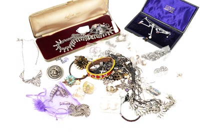 Lot 394 - A collection of silver and costume jewellery