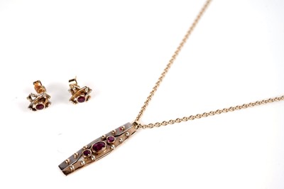 Lot 1087 - A ruby pendant and earrings