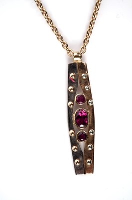 Lot 1087 - A ruby pendant and earrings