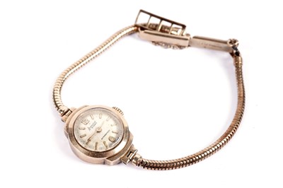 Lot 529 - A lady's 9ct gold-cased Accurist wristwatch