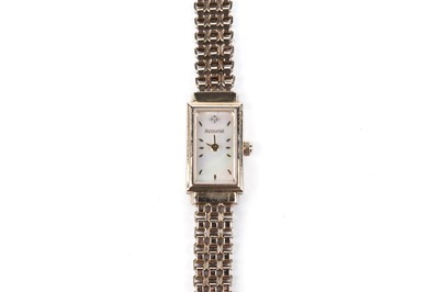 Lot 526 - A 9ct gold-cased Accurist cocktail watch