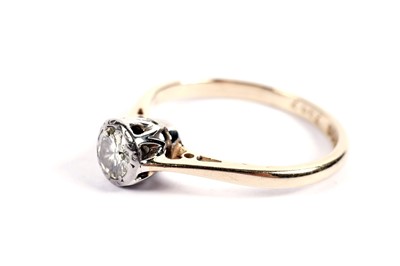 Lot 525 - A diamond solitaire ring