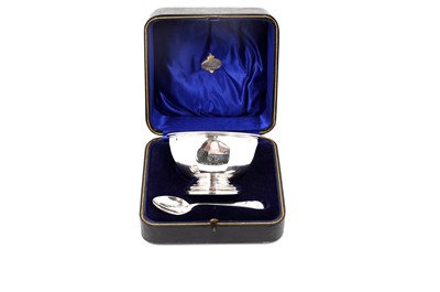 Lot 864 - A George V silver christening bowl and spoon