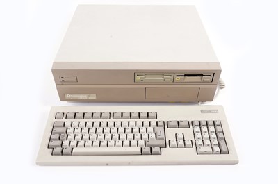 Lot 1459 - A Commodore Amiga 2000 computer and keyboard