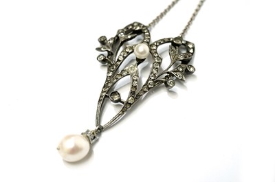 Lot 727 - A Belle Epoque Art Nouveau pendant necklace and earring set