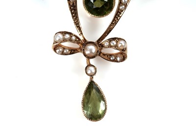 Lot 1091 - An Edwardian peridot and seed pearl pendant necklace with brooch fitting
