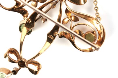 Lot 1091 - An Edwardian peridot and seed pearl pendant necklace with brooch fitting