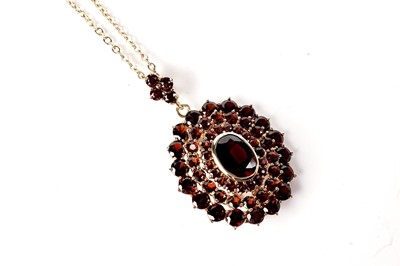 Lot 571 - A garnet cluster pendant brooch on chain