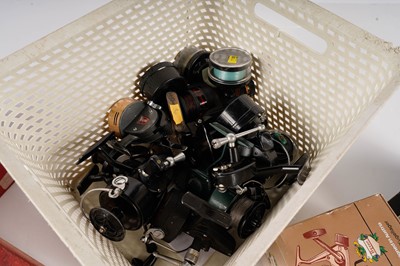Lot 919 - A selection of spinning reels, various others and spools