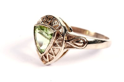 Lot 501 - A trilliant cut peridot ring