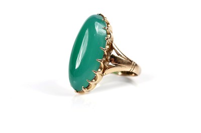 Lot 1098 - An Edwardian green chrysoprase ring