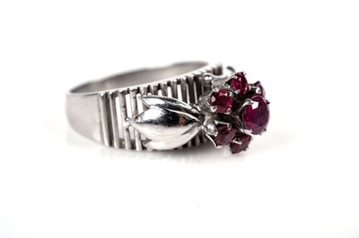 Lot 1099 - A ruby cluster ring