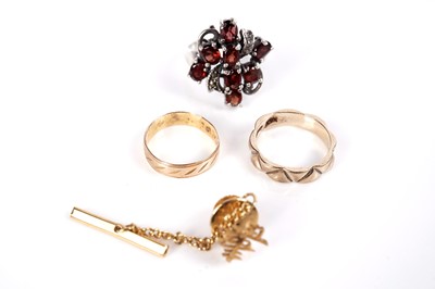 Lot 30 - Two gold wedding rings and other jewellery